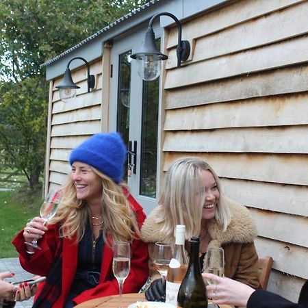 Luxury Shepherds Hut - The Moorhen By The Lake York Exteriör bild
