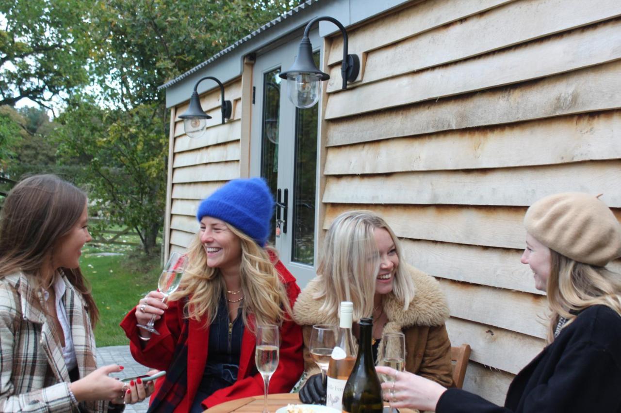 Luxury Shepherds Hut - The Moorhen By The Lake York Exteriör bild