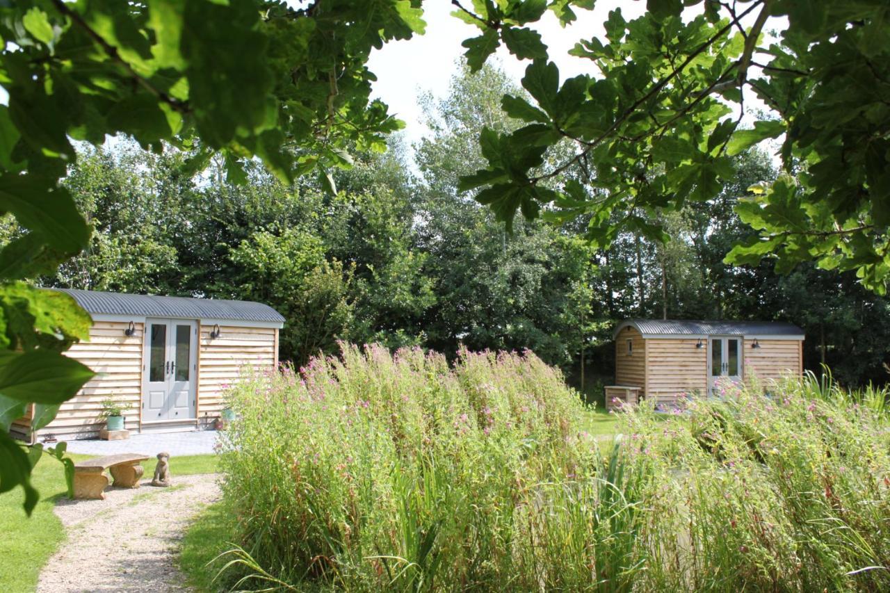 Luxury Shepherds Hut - The Moorhen By The Lake York Exteriör bild
